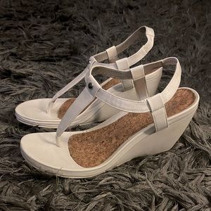 Chaps White Wedge Sandals🤍